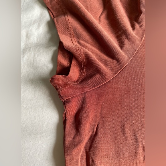 Copper colored t-shirt, jiggly fabric - Picture 6 of 13